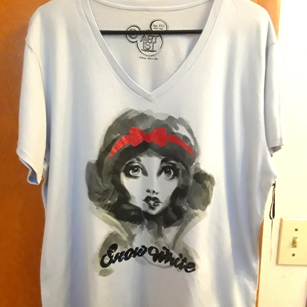 NWT Disney Special Edition Artist Series One Snow White Graphic T Shirt